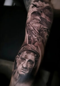 tatouage bras réaliste, thème seconde guerre mondiale