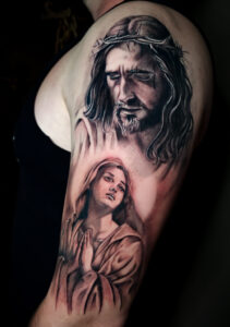 Jesus, Marie, tatouage réaslite, bras religieux, noir et balnc
